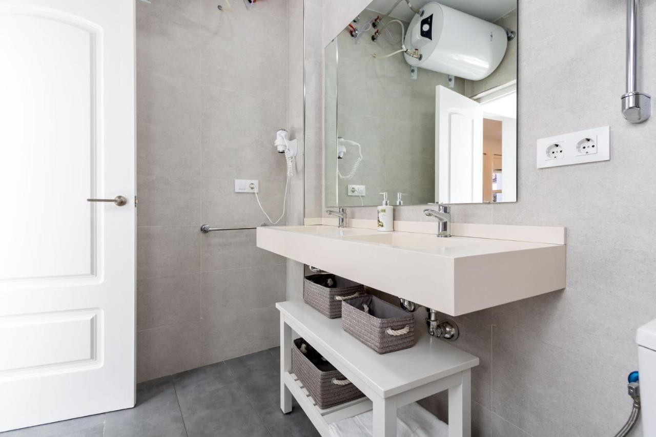 Nine O Clock San Luis Skyview Apartment Sevilla Bagian luar foto