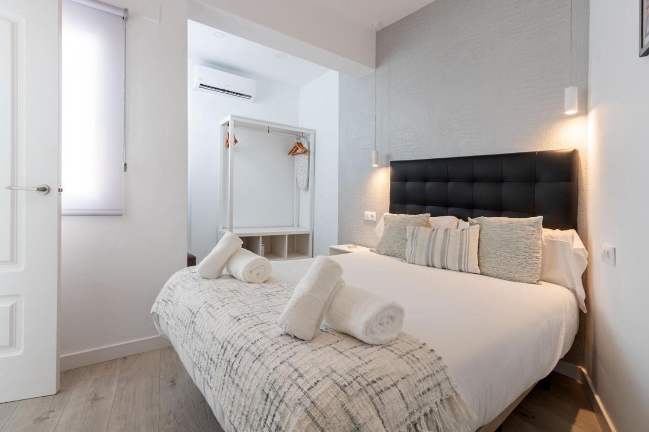 Nine O Clock San Luis Skyview Apartment Sevilla Bagian luar foto